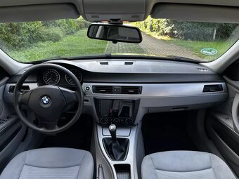 BMW Řada 3 E91 320i ALU kola Serviska 6st. Manuál Navigace - 13