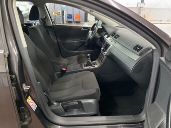 VW Passat B6 2.0TDi 125kW Comfort - Navi - Šíbr - Xenon - 13