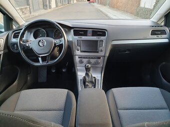 VOLKSWAGEN GOLF 1.6 TDI SERVISKA, DPH, NAVI, MOC KRÁSNÝ.... - 13