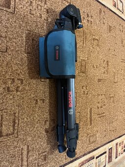 Bosch GLL 2-10 Professional  a Teleskopický stativ BT 150 - 13