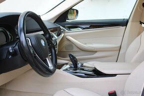 BMW 530i xDrive / Luxury / Automat / 185 kW / 1.MAJ / CZ - 13