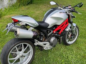 Ducati Monster 1100 - 13