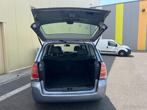 Opel Zafira 1.9 CDTi 7míst 6 rychlostí digi klima - 14