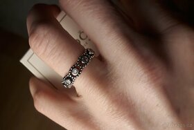 Pandora prsten stříbrný prstýnek vel 54 s třpytivými kamínky - 14