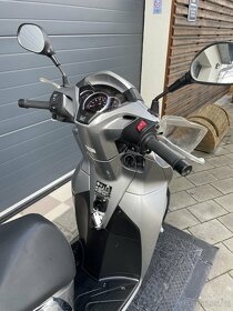 Honda SH300i ABS rok 2017 LED bezklíč start - 14