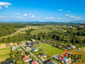 Prodej stavebního, zasíťovaného pozemku o výměře 1403 m2 v l - 14