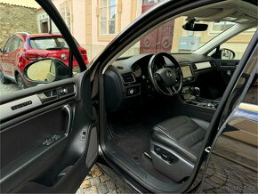 Volkswagen Touareg 2 FL 3.0TDi Panorama Kůže Led 4x4 8AT - 14