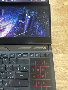 ASUS ROG Zephyrus Duo 16 - 14