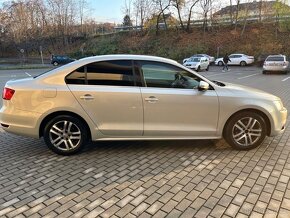 VW JETTA COMFORT 1.6TDi 05/2011 ALU, MAN, VÝHŘEVY, PARKSYST - 14