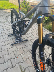 Prodám enduro kolo Devinci Django 27,5 S Coal/Silver KIT - 14