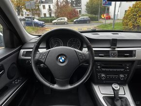 BMW Řada 3 E90 320i 110kW Sedan Aut. klima Šíbr 6st. Manuál - 14