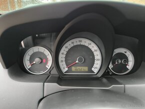 Kia Ceed kombi 1,4i 2009 - 14