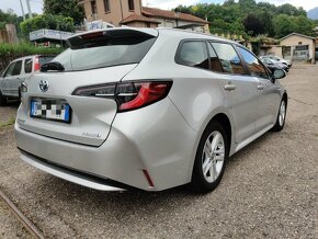 Toyota Corolla Touring Sports 1.8h Business cvt - 14