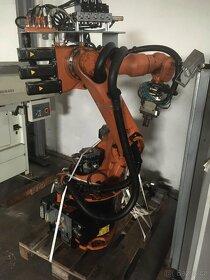 Robot KUKA KR6 a KR16 plus KRC2 2 ks, cena za kus - 14