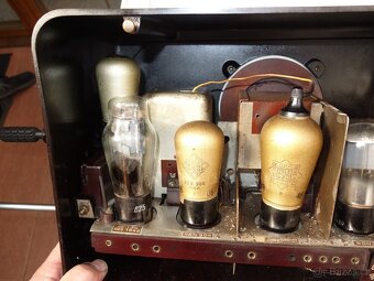 Bakelitové radio TELEFUNKEN 340 (Katzenkopf) - 14