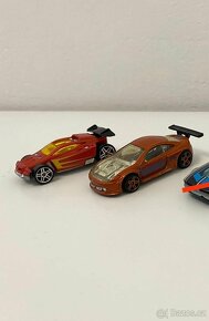 Hotwheels auta a kamiony - 14