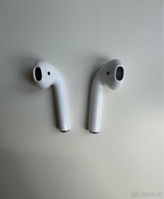 Sluchátka Apple AirPods, bezdrátové nabíjení (2019) - 14