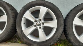 Alu kola vw Passat 5x112 r17 originá zimní pneu - 14