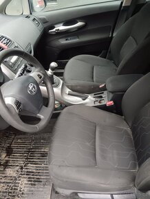 Prodám Toyota auris 1.6 - 14