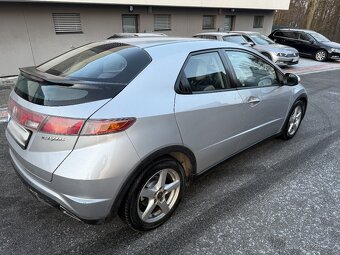 Honda Civic 8G 1.8 I-VTEC 103kw CZ původ,nová STK,po servise - 14