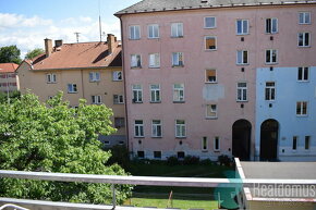 Pronájem, byt 1+1, Nerudova ul., České Budějovice, balkon, s - 14