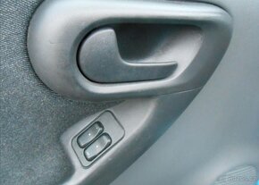 Opel Corsa 1,0 12V Comfort Serviska benzín manuál - 14