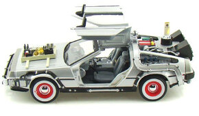 Sada 4x 1:24 DMC DeLorean ze serie Zpátky do Budoucnosti - 14