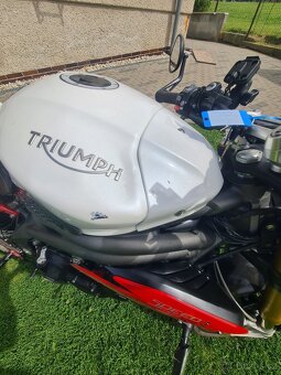 Triumph speed triple 1050r - 14