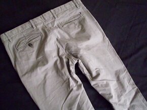 Tommy Hilfiger pánske chino nohavice s elastan. L 36/34 - 14