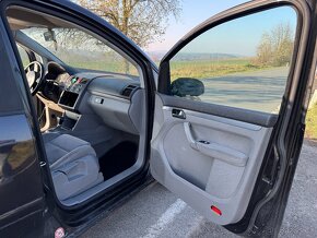 VW Touran 2.0 TDi 103 kW,automat,2004,plně funkční - 14