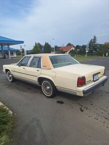 Ford Crown Victoria veterán 1989 - 14