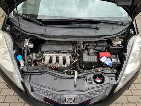 Honda Jazz, 95.000 km, rok 2011, servisováno jen v Hondě - 14