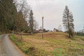 Pozemek u lesa s krásným výhledem na město Ústí nad Orlicí. - 14