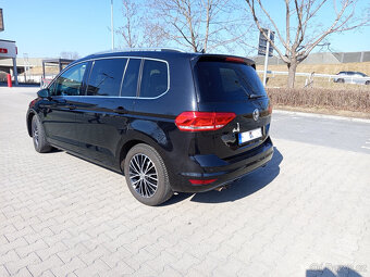 Volkswagen Touran 2.0 TDI Highline světlý interiér 1. maj - 14