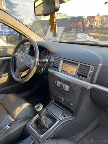 Opel Vectra černý 2008 2.2 benzin 114kw combi - 14