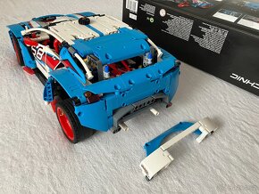 LEGO Technic 42077, model 2v1 závodní auto a Bugi - 14