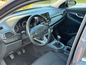 Hyundai i30 Fastback 88kw 2018 / původ ČR / 1. majitel - 15