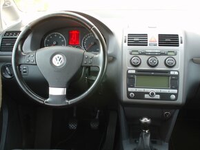 Volkswagen Touran 1,6Mpi UNITED,7míst,park.senz,vyhř.sed.STK - 15