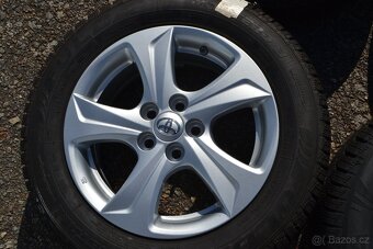 NOVÁ originální zimní sada Toyota Yaris, pneu 185/65 R15 - 15