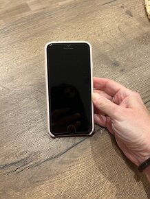 iPhone SE (model 2020) - 15