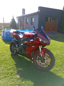 Yamaha R1 v TP 35kW - 15