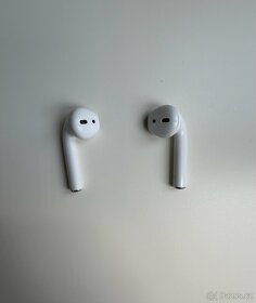 Sluchátka Apple AirPods, bezdrátové nabíjení (2019) - 15