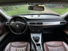 BMW Řada 3 320i E91 Kůže Bi-Xenony Tempomat ALU R17 M-Paket - 15