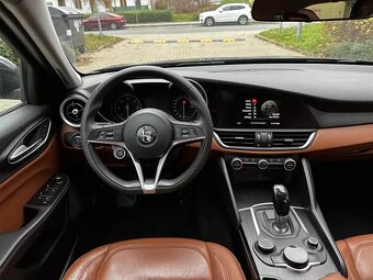 Alfa Romeo Giulia 2.2 JTDM Kůže Automat Navi Adapt. Tempomat - 15