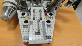 LEGO 75105 Millennium Falcon - 15