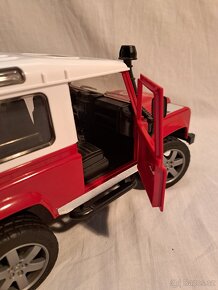 Bruder auto hasiči jeep Land Rover Defender. Panáček ZDARMA - 15