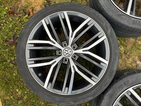 245/40 R19 94w - Pirelli pzero nero - 4,0 mm (2019) - 15