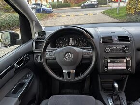 Volkswagen Touran 1.6 TDi Highline DSG Bi-Xenony Panorama - 15