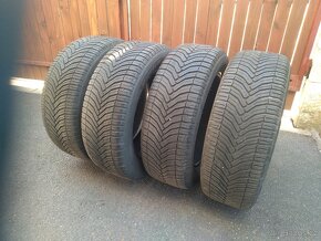 Prodám celoroční pneu Michelin 205/55 R16 DOT 4719 - 16