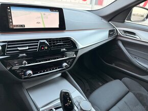 BMW 530i xDrive M sport 2018/ ČR / combi - 16